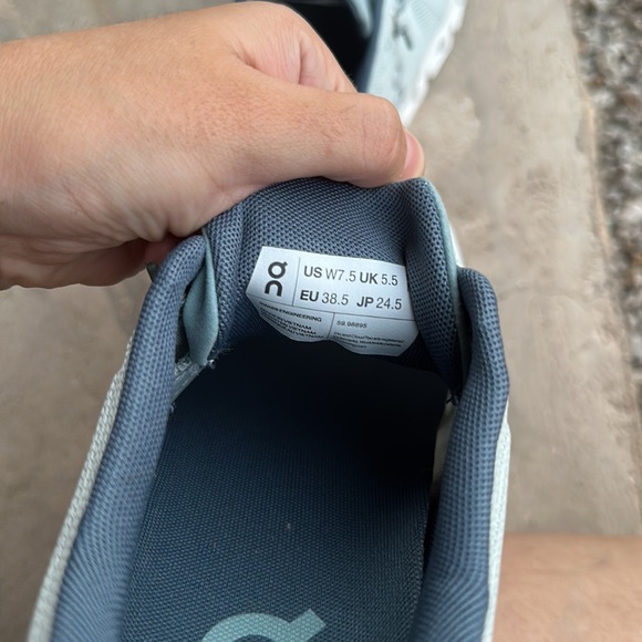 ON Running Womens Shoe Size 7.5 NEW - Picture 6 of 8